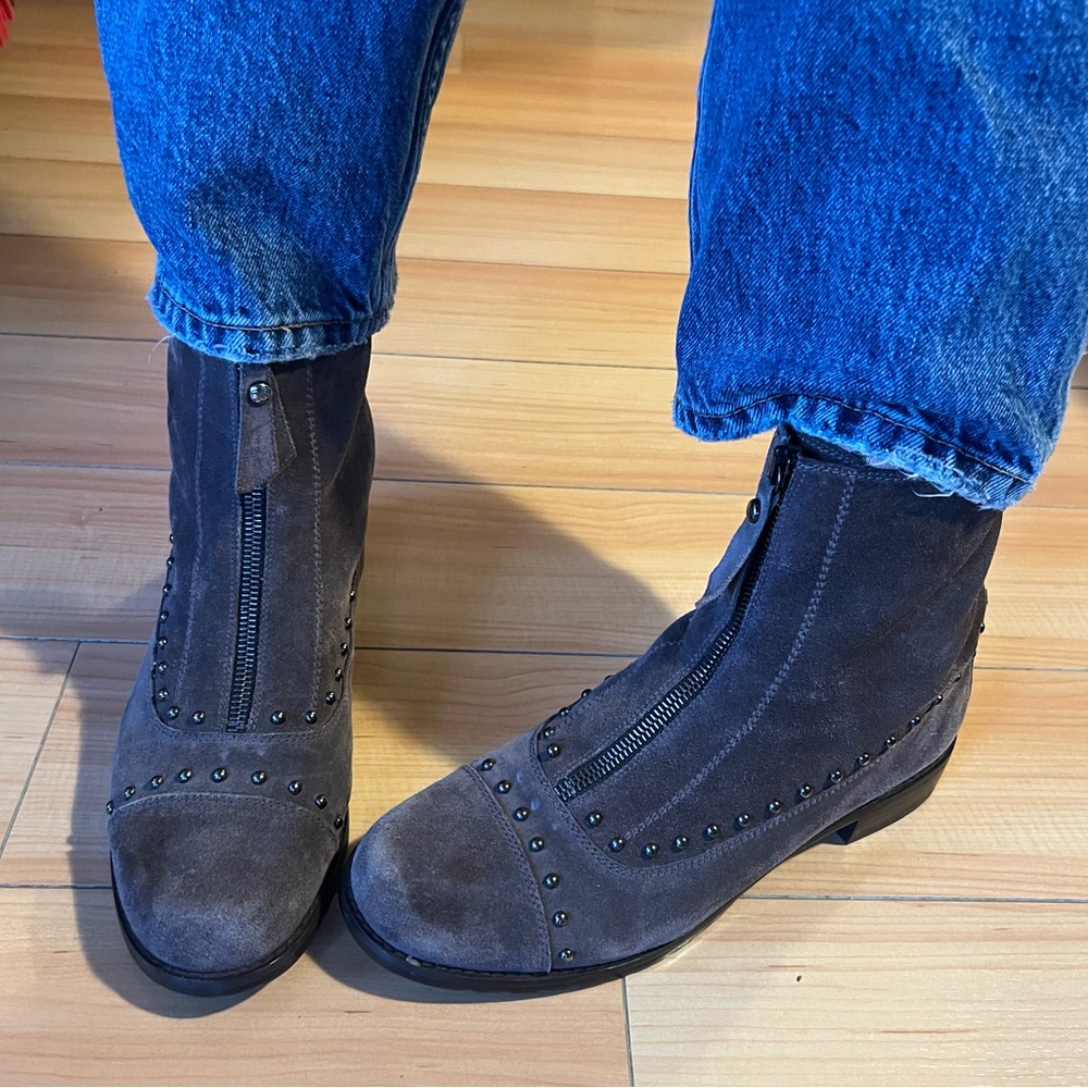 Stuart Weitzman zipped studded ankle boots